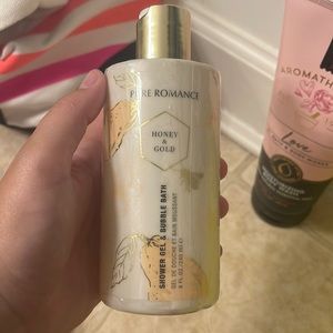 Pure Romance Honey and Gold shower gel bubble bath
